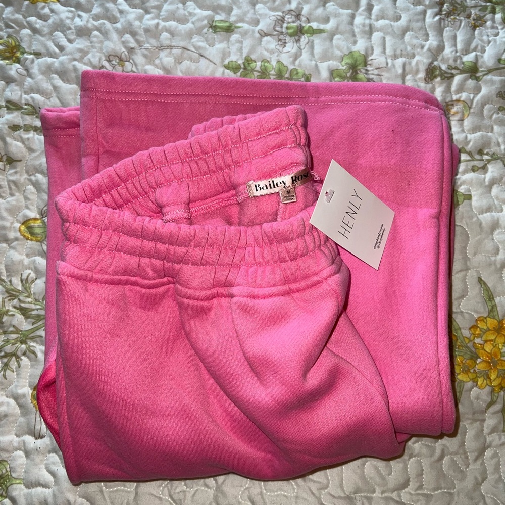 NWT Pink Flare Sweatpants Size Medium Bailey Rose